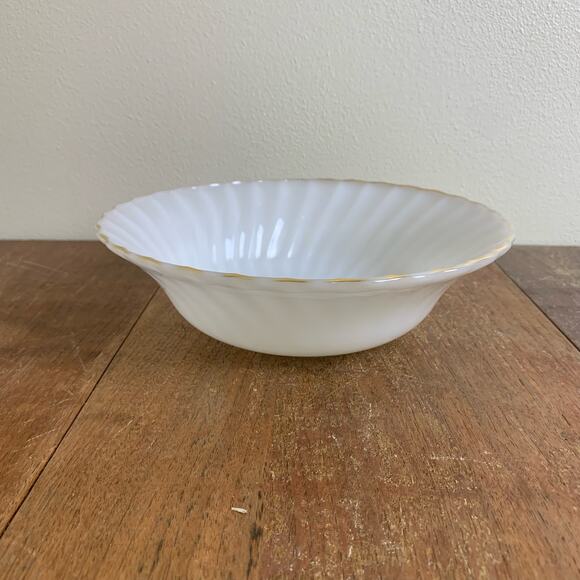 Anchor Hocking Vintage 50’s White Milk Glass Swirl Gold Trim Round Serving Bowl - Picture 4 of 8